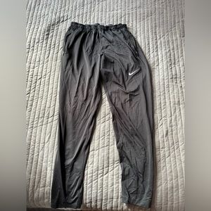 men’s NIKE black sweatpants with zipper pockets/bottoms in size LARGE